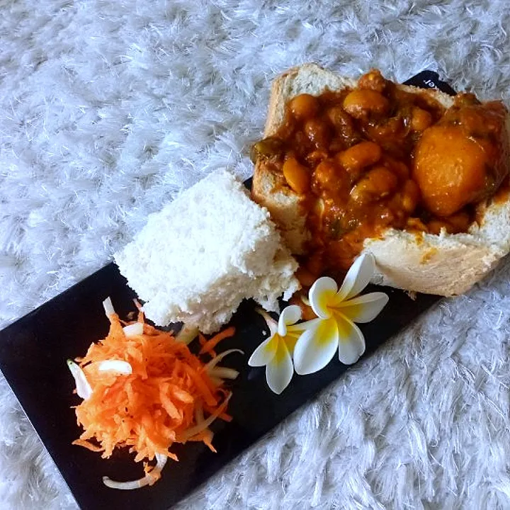 Snapdishの料理写真:Butter beans Bunny Chow😭|Coco Shugaさん