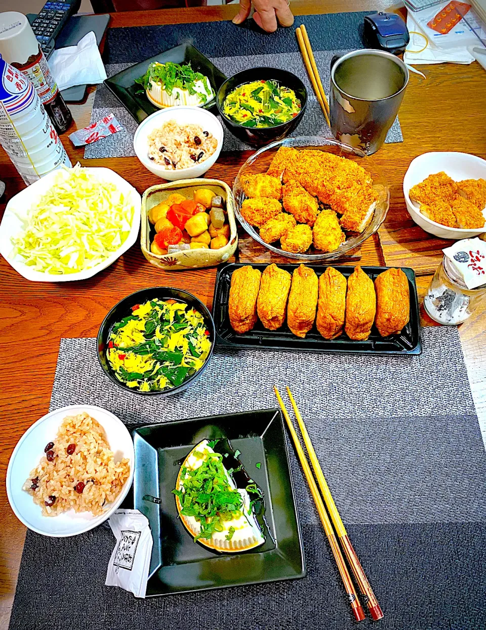 Snapdishの料理写真:おいなりさん、赤飯、ヒレカツ一本揚げ、カキフライ、里芋の煮物、卵とほうれん草のスープ|yakinasuさん