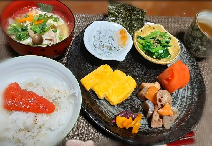 休日の朝ごはん🌄|びせんさん