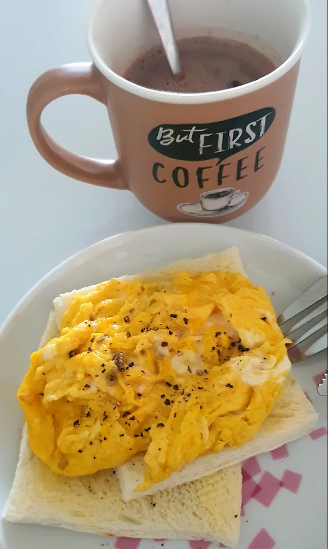 Scrambled eggs butter bread with hot Milo🥰|🌷lynnlicious🌷さん