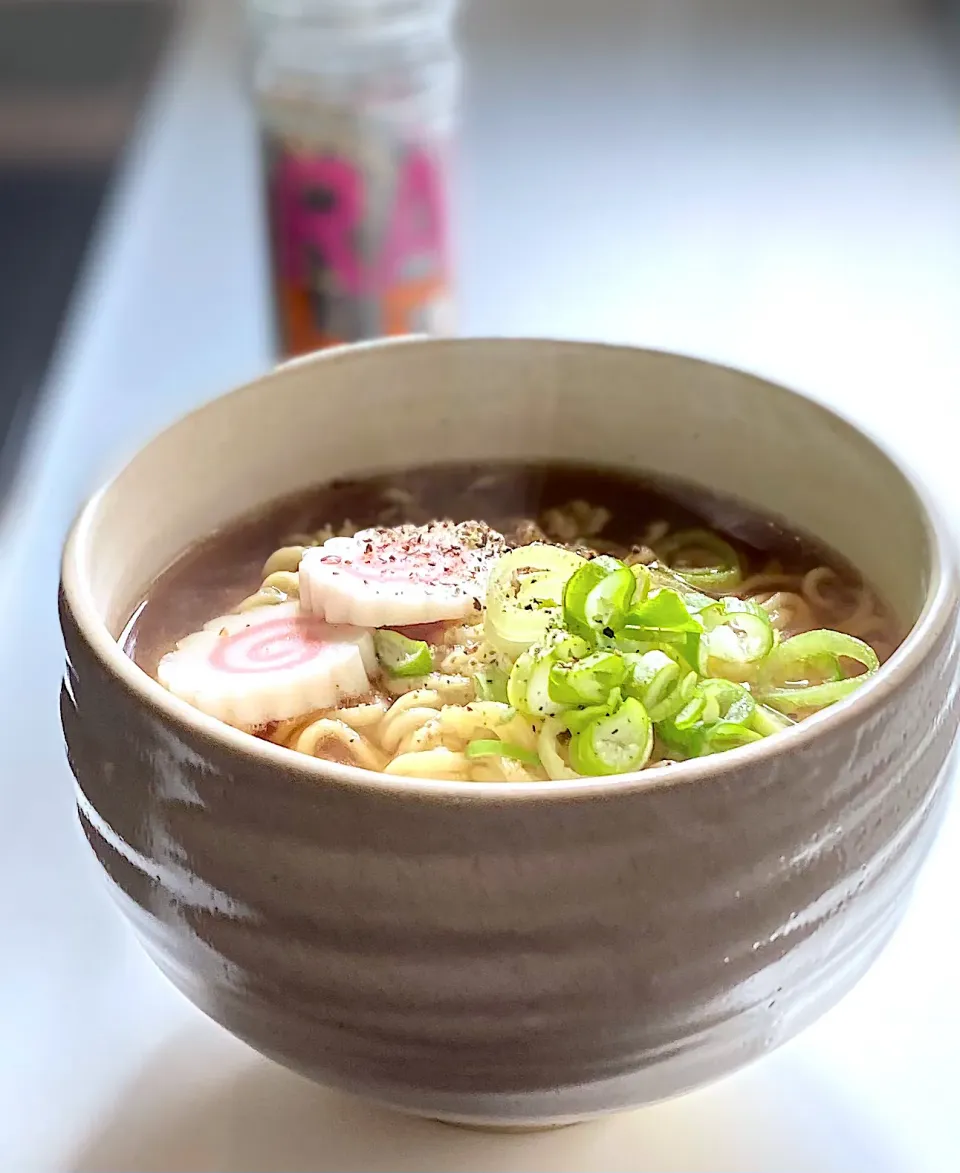 インスタントラーメンに粗挽き胡椒|かっちゃん杉さん