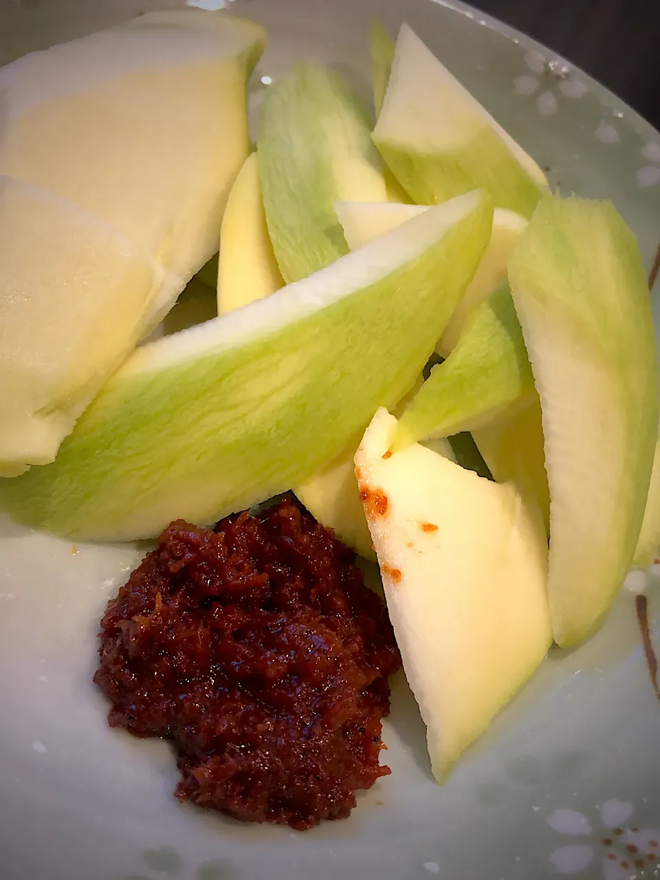 Green mango with spicy shrimp paste❤️|Germaine Kodairaさん