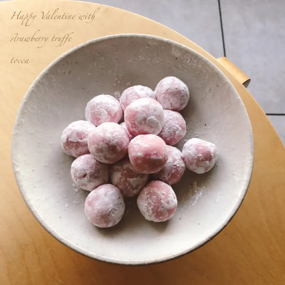 Snapdishの料理写真:いちごトリュフ🍓🍓🍓Happy Valentine🍫💝|toccaさん