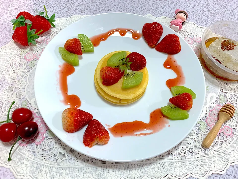 Pancakes with mixed fruit|Ae+ Patchaさん