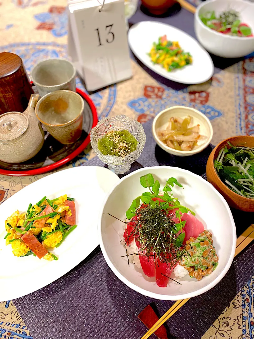 Snapdishの料理写真:鮪納豆丼、ベーコンほうれん草玉子ソテー|papinさん