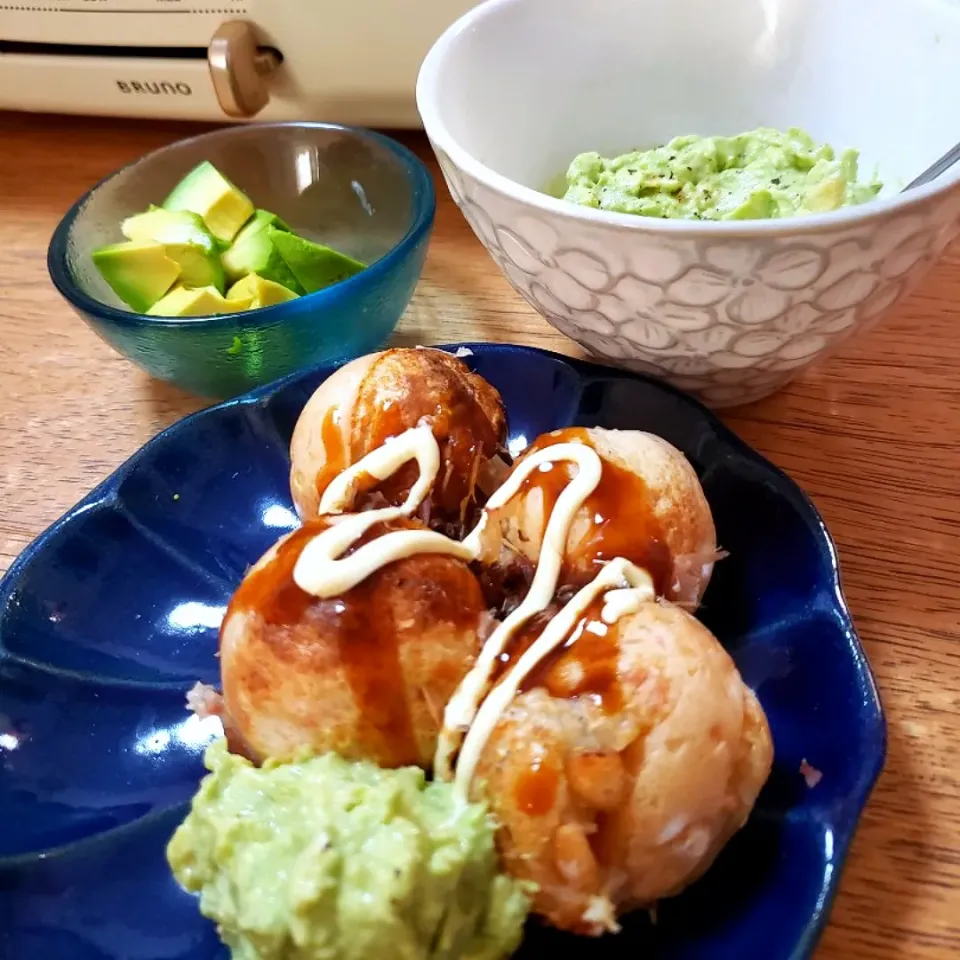 Snapdishの料理写真:たこ焼き🐙ランチ～アボカドディップ🥑|かのりさん