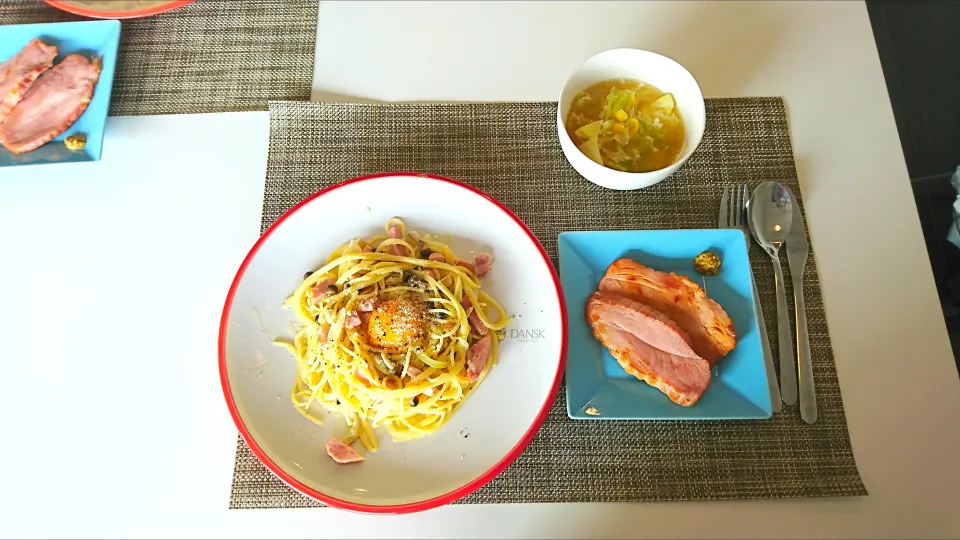 今日の昼食 豆乳カルボナーラ、ハムステーキ、卵白とキャベツのスープ|pinknari🐰🌈さん