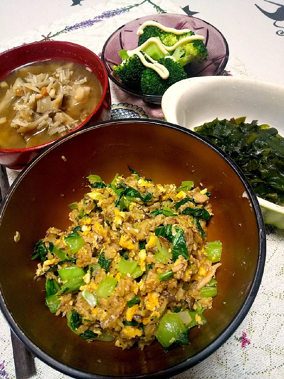 今日のお昼
※サバ缶とチンゲン菜のオイマヨオートミール炒飯
※きのこのお味噌汁
※ワカメのにんにく炒め
※ブロッコリー|れあMIXさん