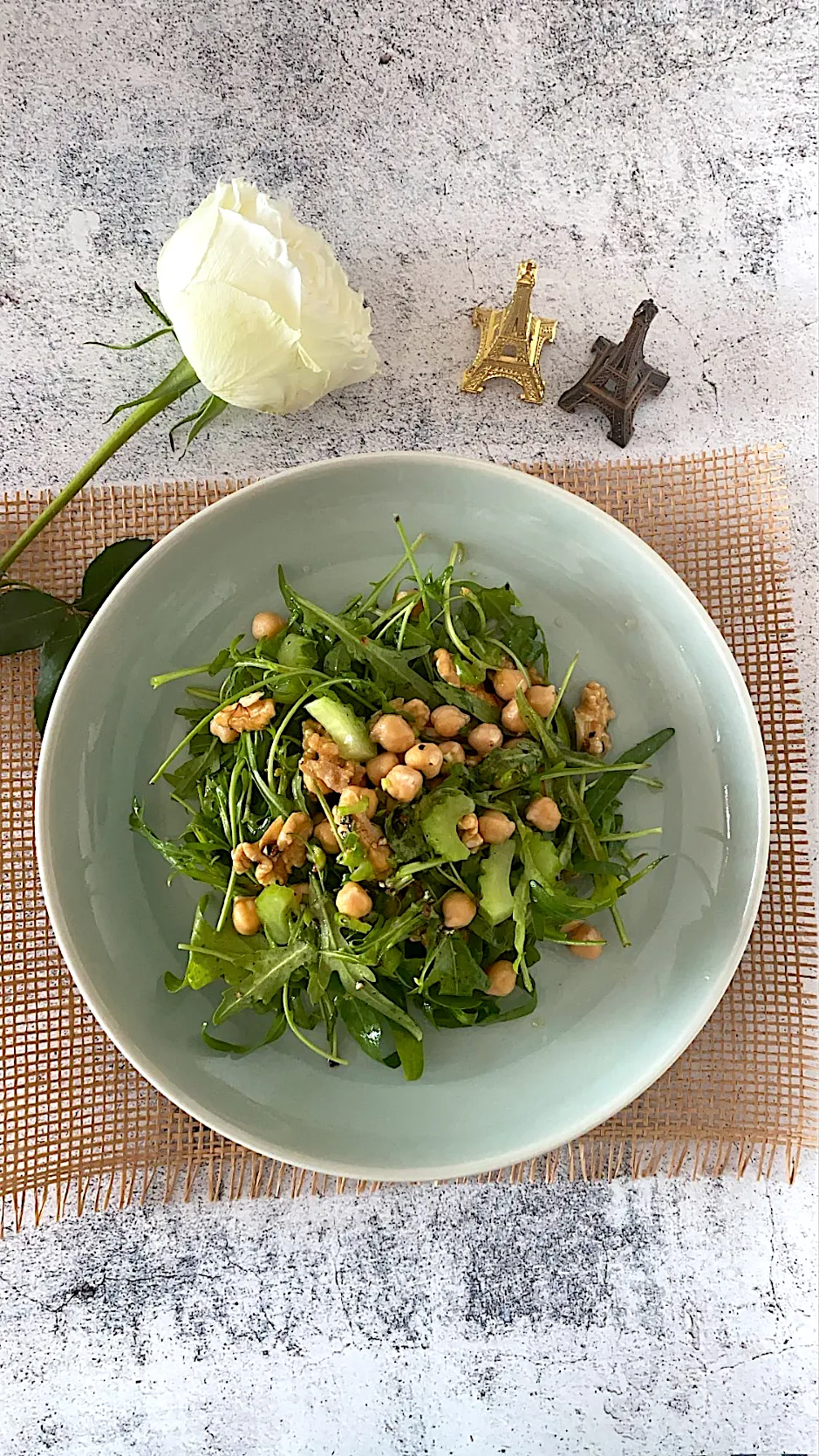 So yummy chickpea walnut celery and rocket salad|Natchy🦋さん