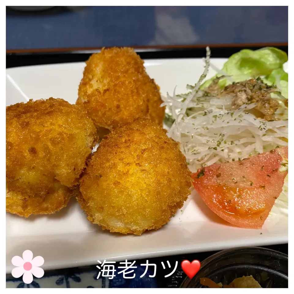 Snapdishの料理写真:はんぺんでかさ増しボリュームたっぷり海老カツ❤️|いのっちさん