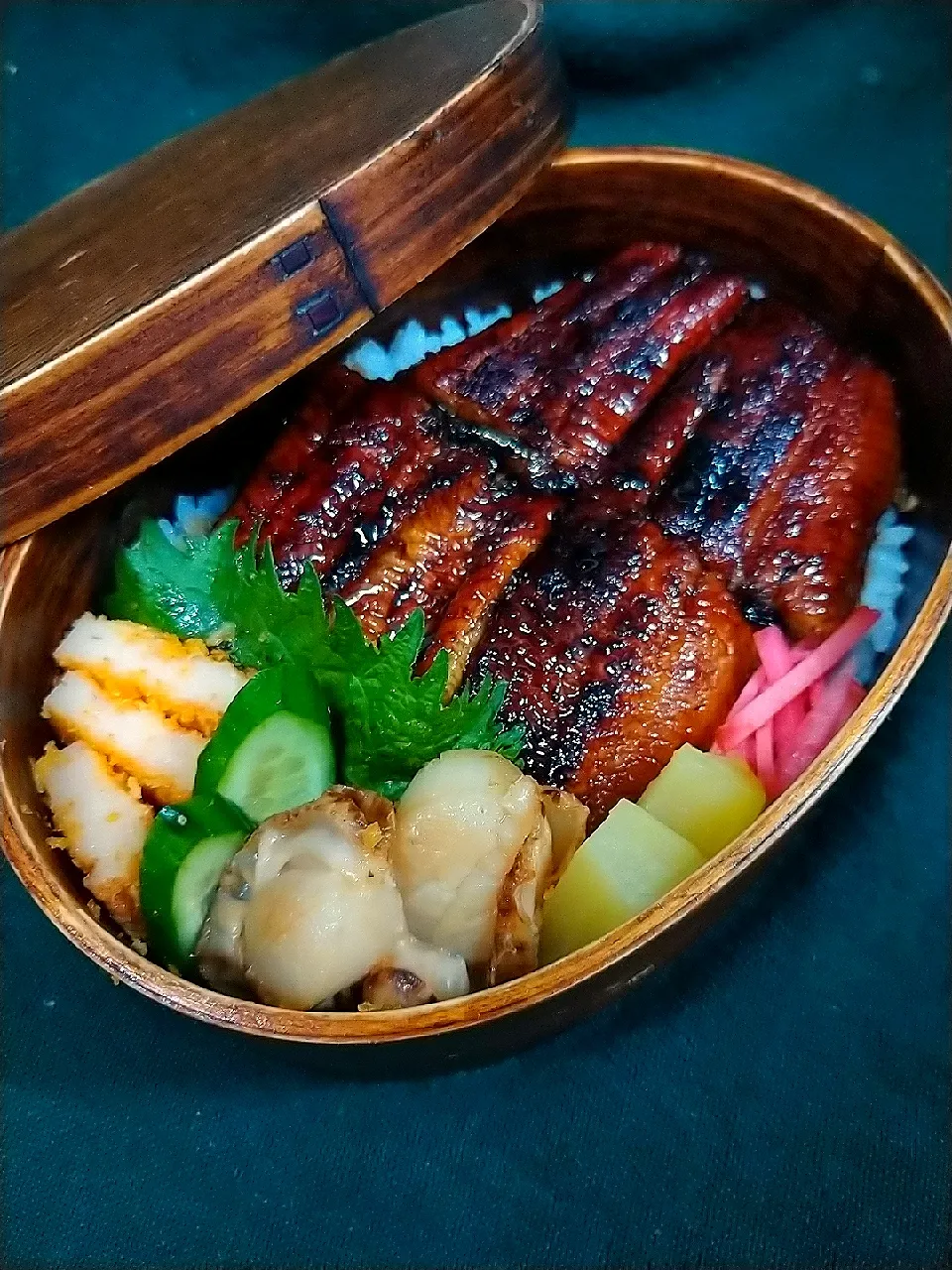 鰻弁当🌟　月曜日！頑張ろう🐶
今日のお弁当*3|cheryl_tasteさん