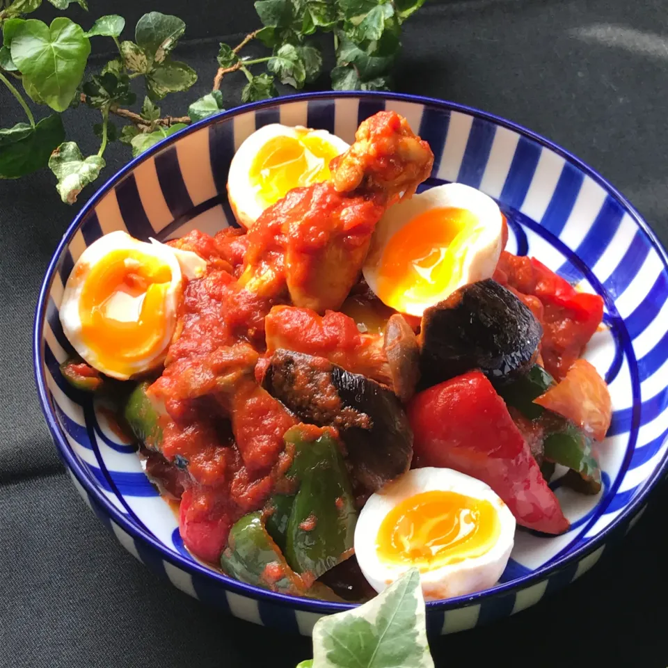 Snapdishの料理写真:ガツン👊肉も野菜もモリモリすすむ❗️チキンと野菜の無水BBQ煮|Hollyさん