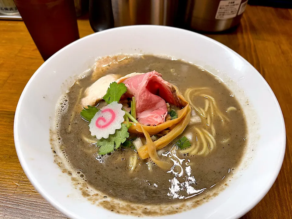 濃厚煮干しラーメン|マハロ菊池さん