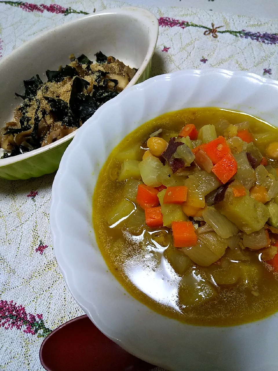 今日のお昼
※食べるカレースープ
※舞茸とワカメのバターレンジ蒸し|れあMIXさん