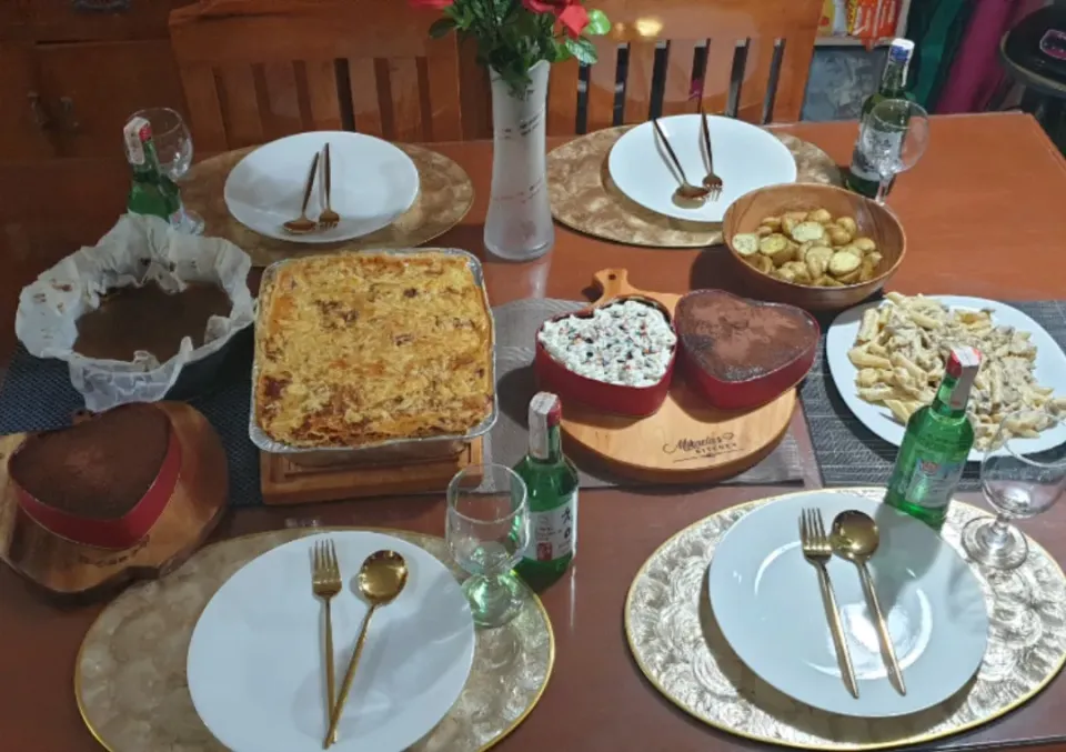 Snapdishの料理写真:#lasagna#beefstroganoff#redvelvetcake#bakedpotatoes#chocolateydreamcake|Mikaela's Kitchenさん