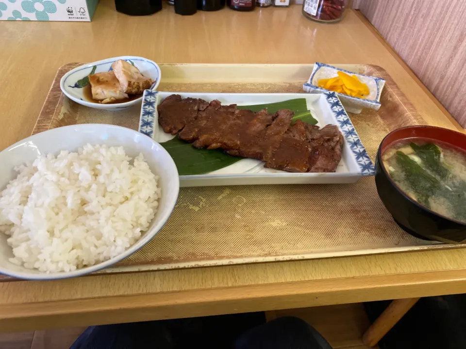 東京都練馬区練馬　二丁目食堂のサーロインステーキ定食|タカちゃんさん