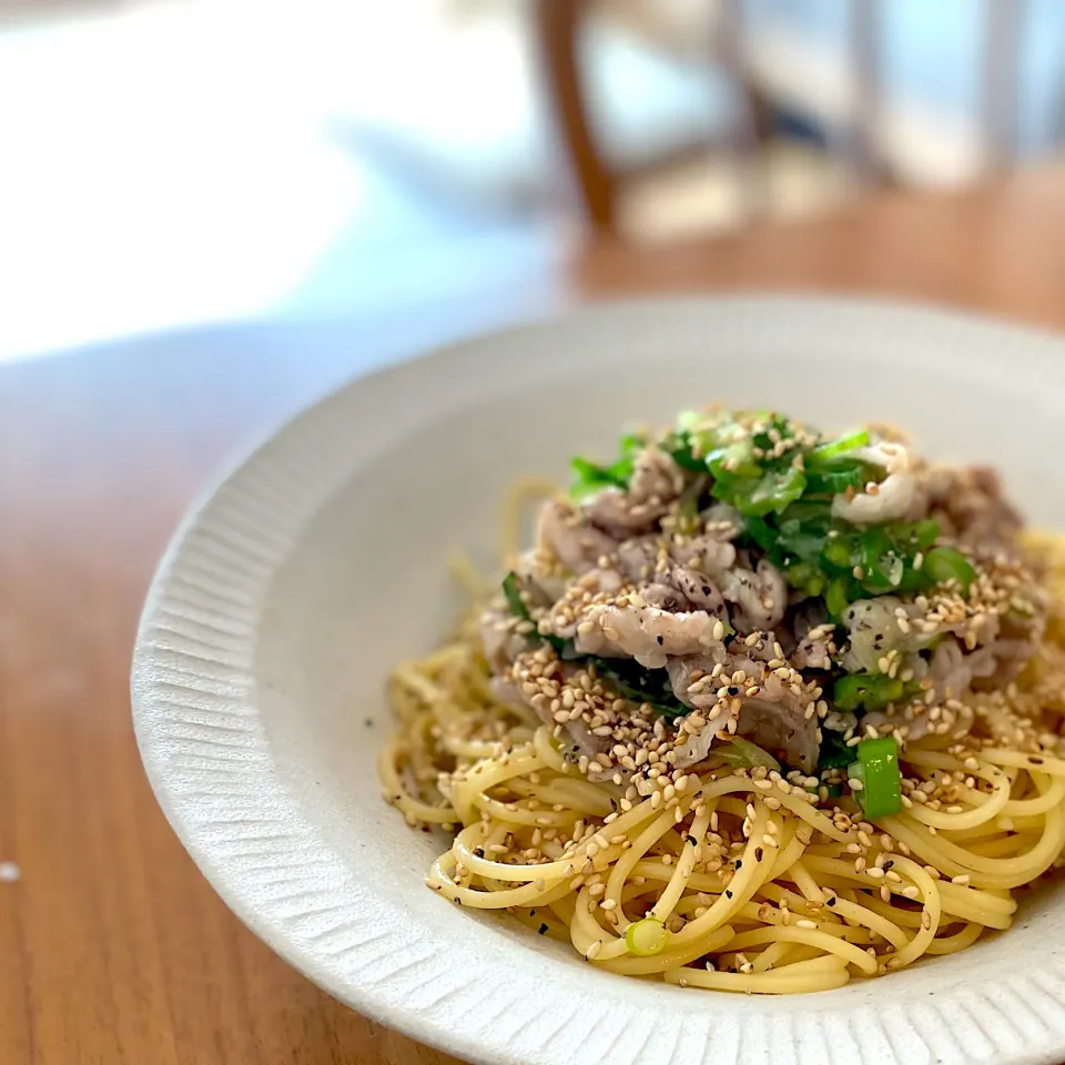 Snapdishの料理写真:塩焼きそば風＊ネギ塩豚パスタ|yu papaさん