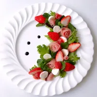 苺のカプレーゼ🍓いちごジュレとバルサミコソースです(⑉• •⑉)♡