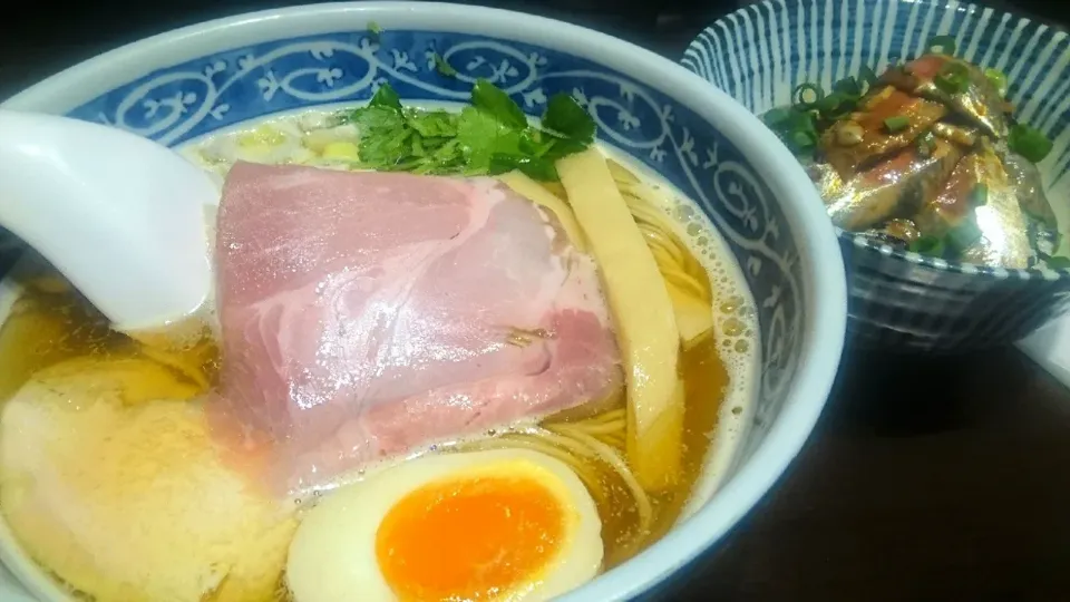 Snapdishの料理写真:【食べログ ラーメン TOKYO 
百名店 2019/2020 選出店】
寿製麺 よしかわ 西台駅前店
白醤油煮干しそば（760円）
＋イワシ丼（450円）
＠西台3分
（赤羽から自転車で28分）
21036|大脇さん