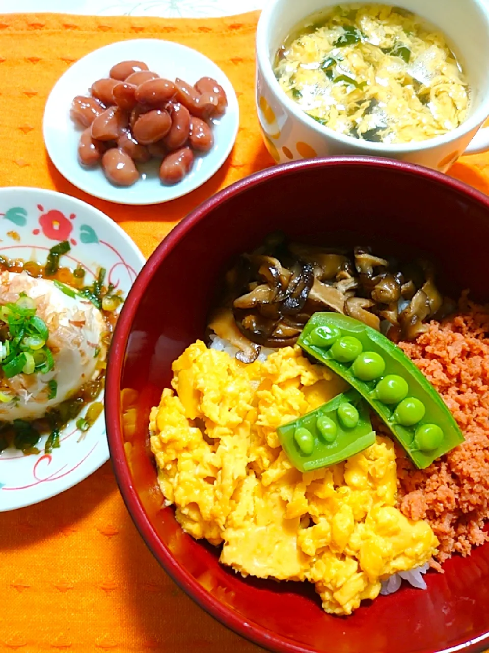 Snapdishの料理写真:三色丼
たまごスープ|🍒ふみりん🍒さん