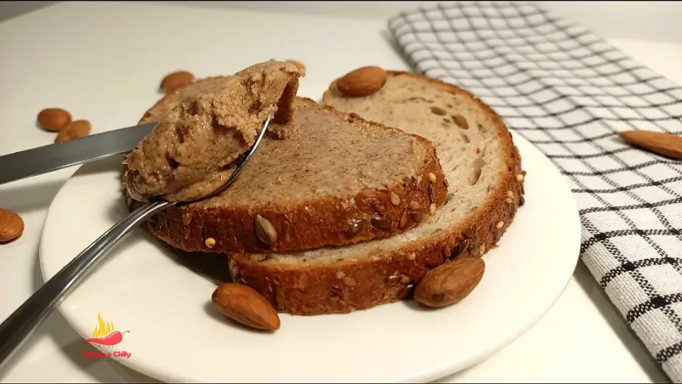 Almond butter- no sugar, no oil|Pepper n Chillyさん