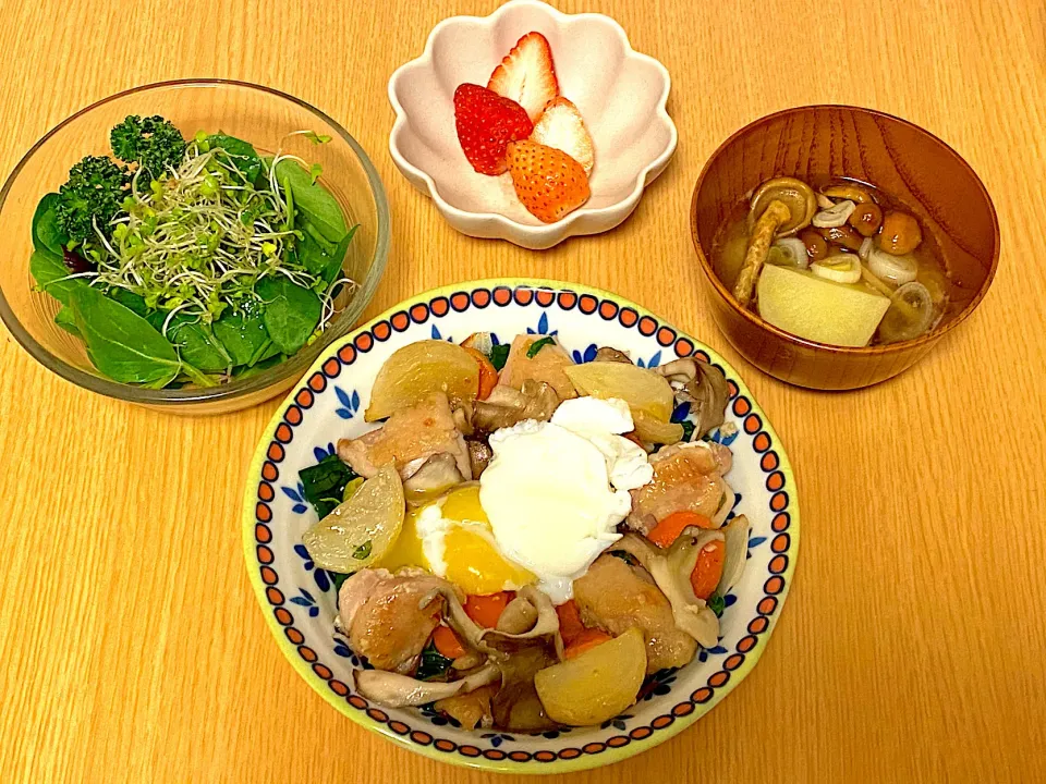 Snapdishの料理写真:塩麹鶏肉と野菜のガリバタ丼|あさみさん