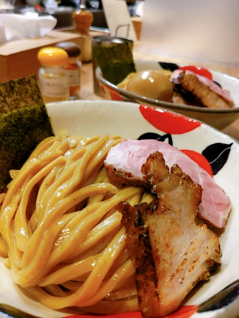 今日の晩ごはん★
上新庄にある魚介のつけ麺。太麺でコシがあってめちゃ美味しかった♡|yuriさん