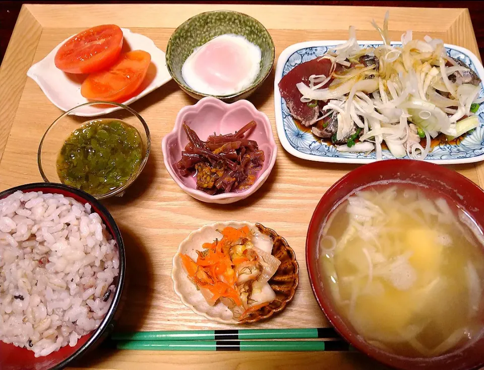 2月17日朝ごはん

･カツオのたたき
･紅菜苔和え物
･めかぶ酢の物
･温泉卵
･トマト
･浅漬け
･味噌汁
･押麦ごはん|田舎暮らしごはんさん