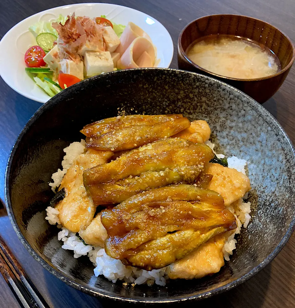 茄子と鶏の蒲焼き風の晩ご飯|mikaさん