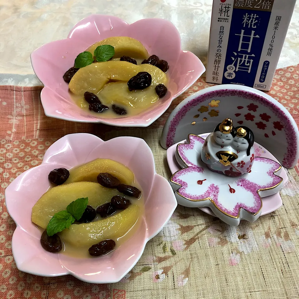 Snapdishの料理写真:林檎🍎レーズン甘酒コンポート🎎|henryさん