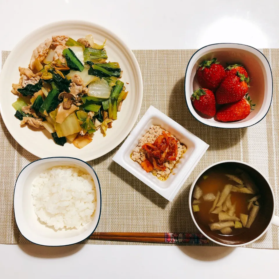 Snapdishの料理写真:白菜でかさまし✨野菜炒め定食|ひよこさん