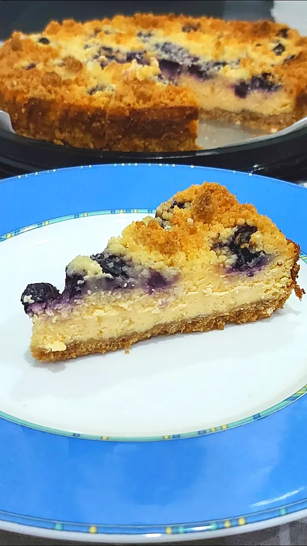 a slice of blueberry crumble cheese cake|tigakokiさん