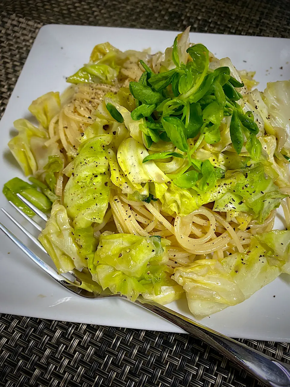 アンチョビと春キャベツのパスタ🐟🧄🥬|あまねこ🌿さん