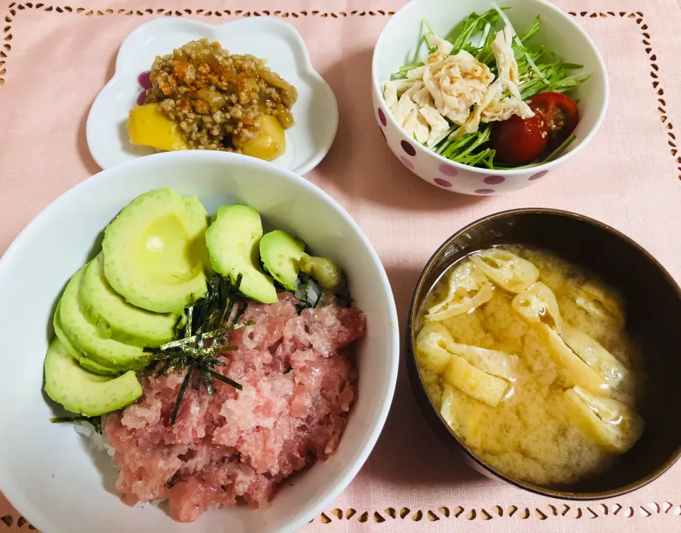 【どおぉぉぉおおん】ネギトロアボカド丼|飛鳥さん