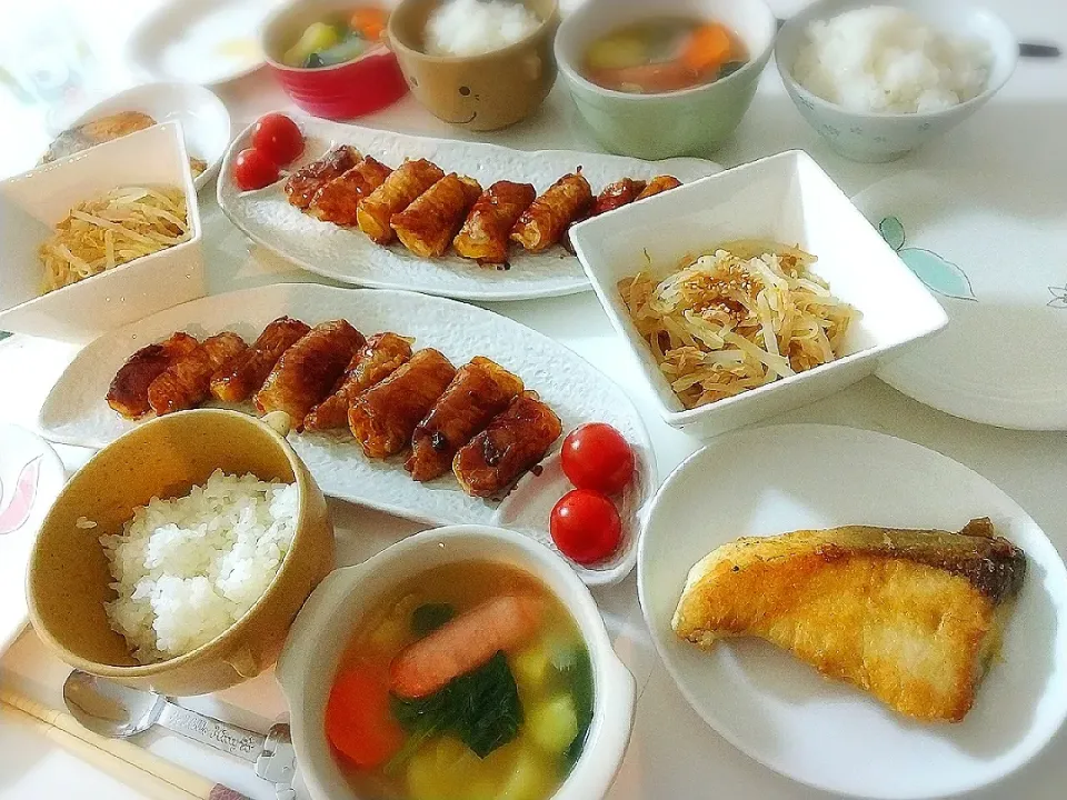 夕食(*^^*)
豚肉はんぺん肉巻き
ブリのカレー風味バターソテー
もやしとツナナムル
ポトフ|プリン☆さん