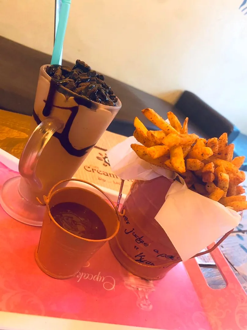 peri peri fries with delicious cold coffee with crush|Bhavana Patelさん