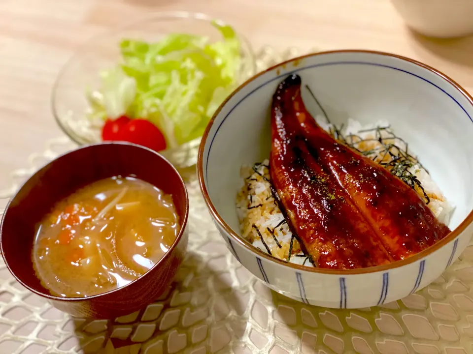 Snapdishの料理写真:鰻丼|ひろさんとゆりさんさん