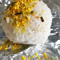 Snapdishの料理写真:Tuna mayo onigiri|Mandiichuuさん