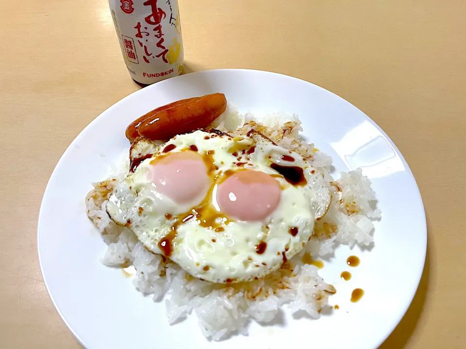 目玉焼きにあまくておいしい醤油かけごはん|マハロ菊池さん