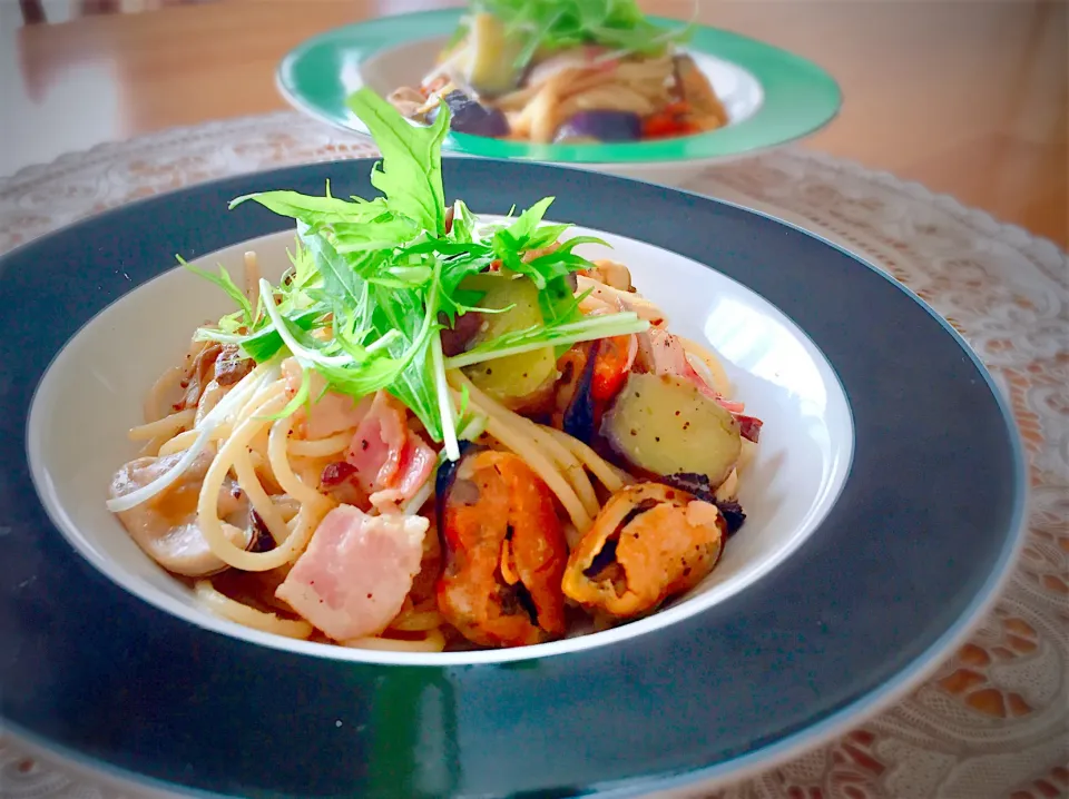 在宅勤務の娘と朝パスタ
ムール貝と茄子のパスタ|akopeko ◡̈⋆さん