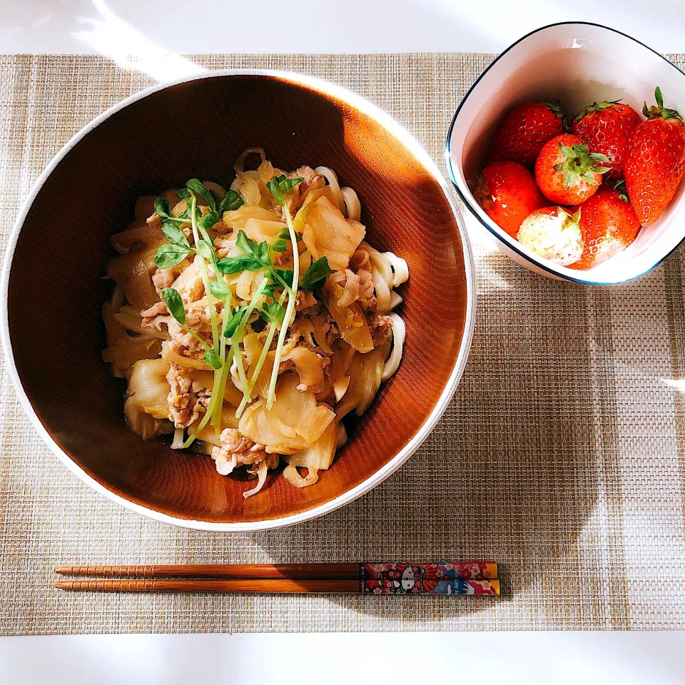 Snapdishの料理写真:野菜もたっぷり肉うどん|ひよこさん