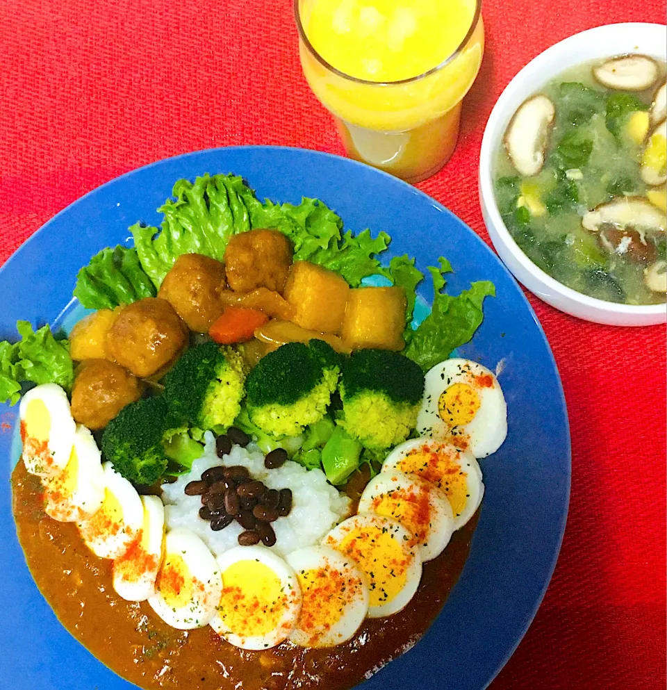 朝カレー190日目✌️スパイスチキンカレー🍛たっぷり茹で卵&ゴロゴロパイナップル🍍入り肉団子酢豚(^^)パイナップルセーキ🍍🥚😋鶏ガラコラーゲンスープ😋|HAMI69さん