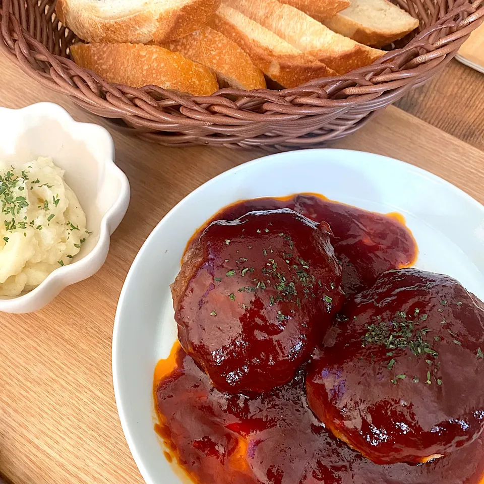 ある日のお昼ご飯(*′ᴗ‵*) デミグラスハンバーグ&マッシュポテト|Lenoさん