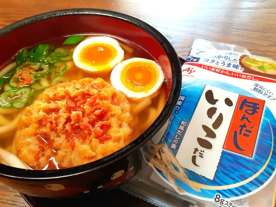 寒い朝🥶の朝うどん
買い置きしてたてんぷら乗せたおうどんです☺️|fumfumさん