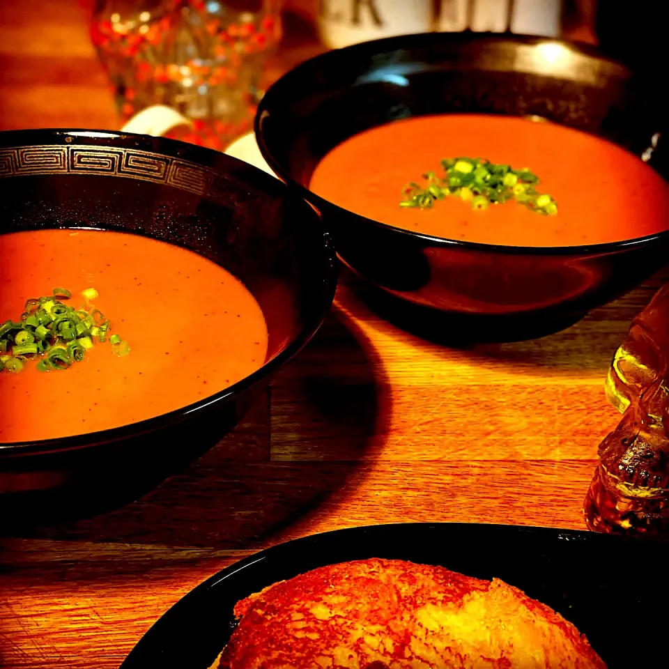 Homemade Tomato Potage Soup 🍲 with Negi and Pan Fried in Butter & Garlic Cheese and ham Sandwich 🥪 
#soup #sandwich #homemade #freshsoup #chefemanuel|Emanuel Hayashiさん