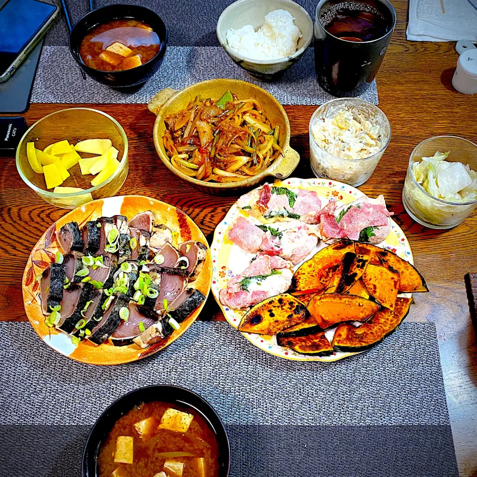 豚ヒレ肉で、サルティンボッカ、焼き南瓜、ニンニクのの芽と牛肉炒め、鮪の炙り、常備菜、漬物|yakinasuさん