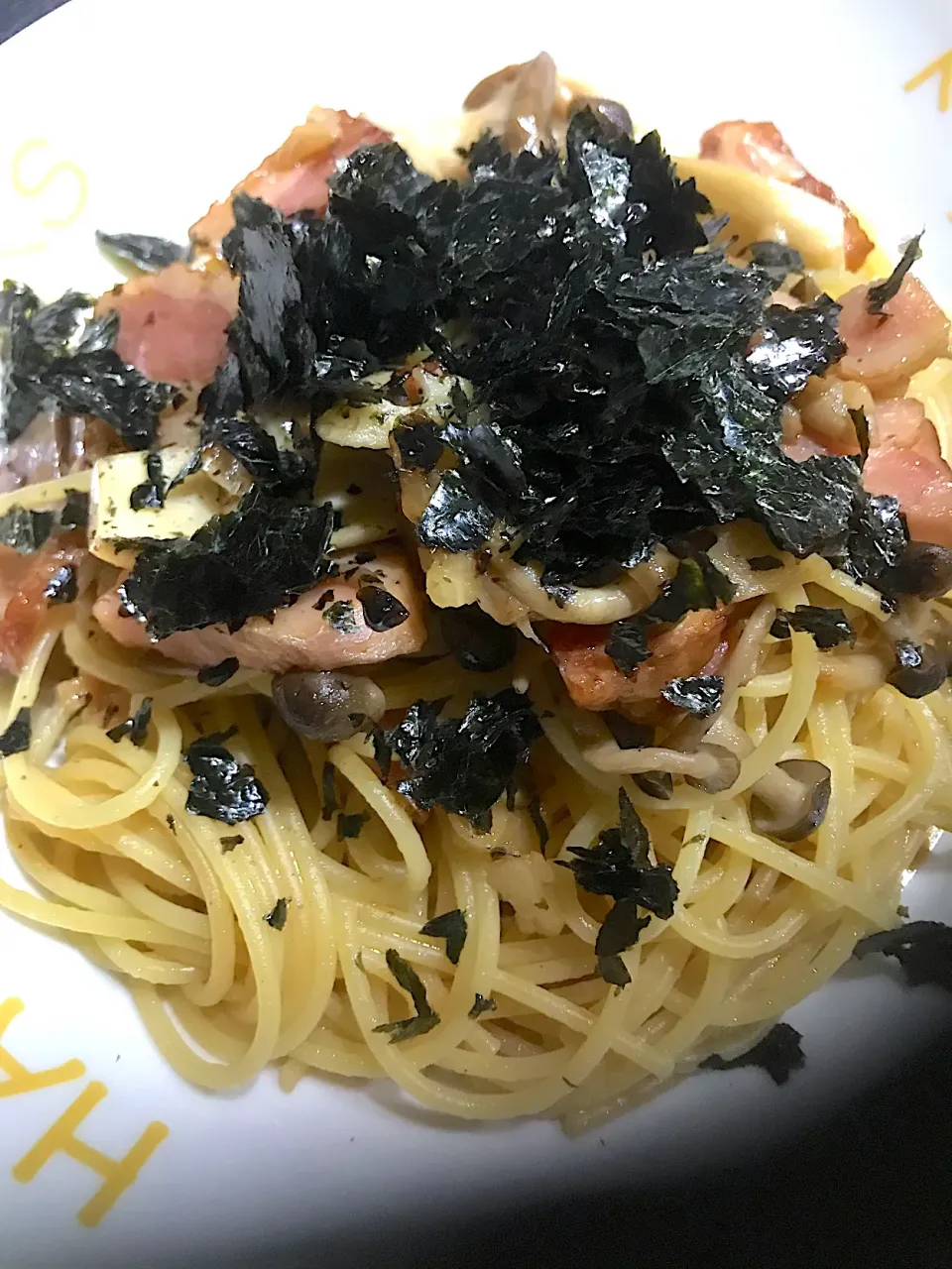 Snapdishの料理写真:キノコとベーコンの和風パスタな夕食|ちーさん