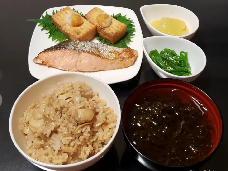 Snapdishの料理写真:ホタテ缶の炊き込みご飯|Yukiさん