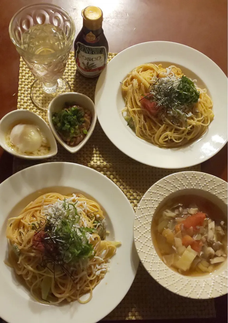 Today's dinner🍴ｷｬﾍﾞﾂと舞茸&ﾄﾏﾄのｺﾝｿﾒｽｰﾌﾟ･紫蘇ｵｸﾗたらこしらすの和風ﾊﾟｽﾀ･納豆･温泉卵|🌈Ami🍻さん