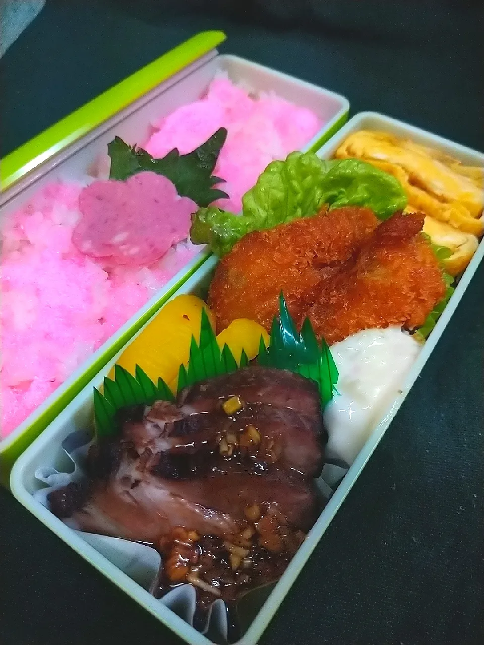 🌸桜でんぶとアジフライと紅茶豚
　今日のお弁当*7|cheryl_tasteさん